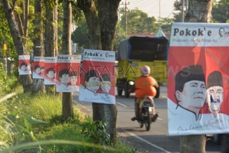 Bawaslu Madiun Tertibkan APK Caleg Langgar Aturan