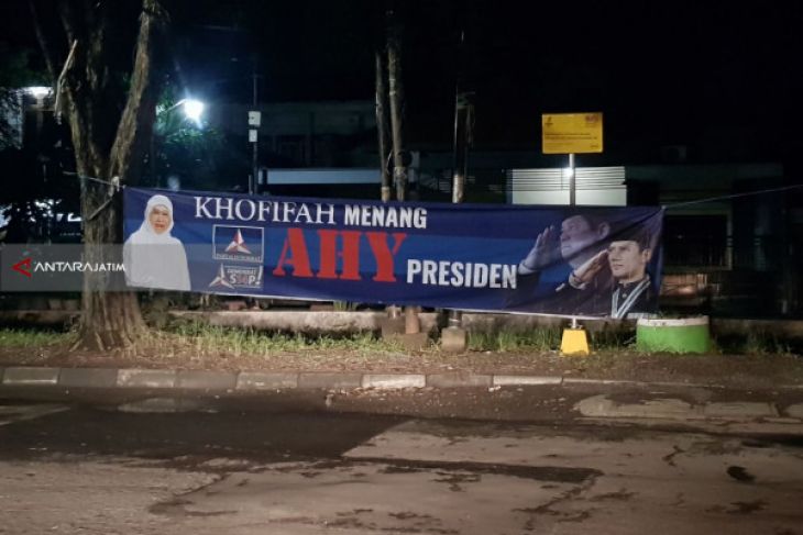Panwaslu Surabaya Tertibkan Spanduk