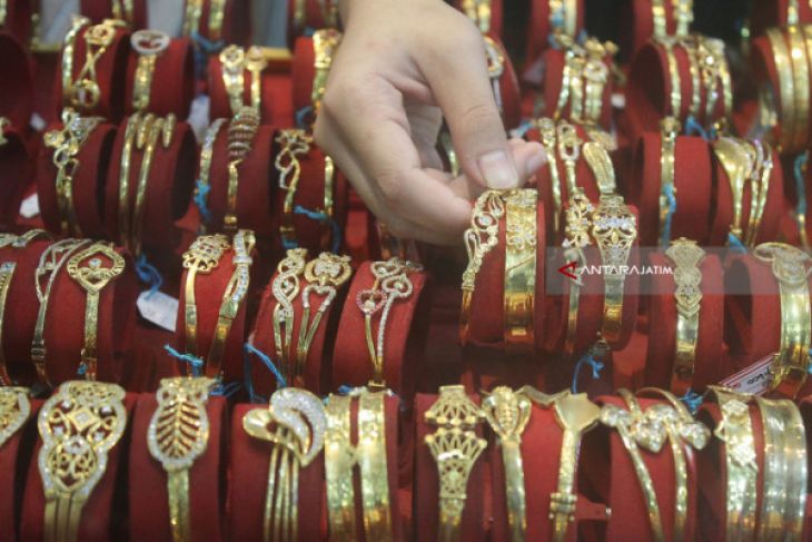 Emas Berjangka Jatuh
