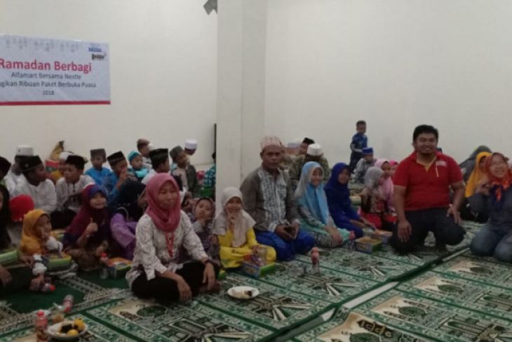 Alfamart Siapkan Ribuan Paket Buka Puasa untuk Dhuafa