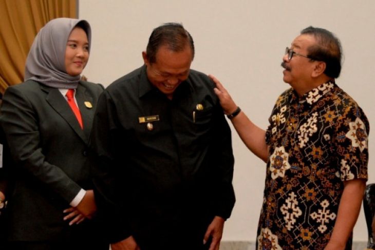 Gubernur Jatim Serahkan SPT ke Wawali Pimpin Kota Mojokerto