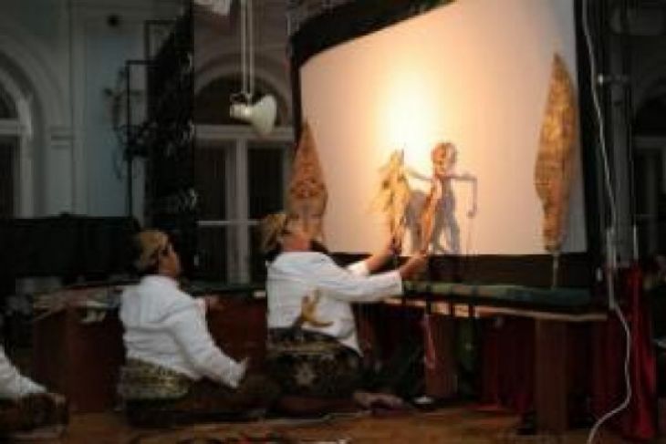 Wayang Kulit Bius Warga Rusia