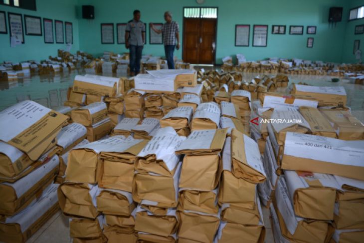 KPU Ngawi Lakukan Pengecekan Logistik Pilkada Jatim