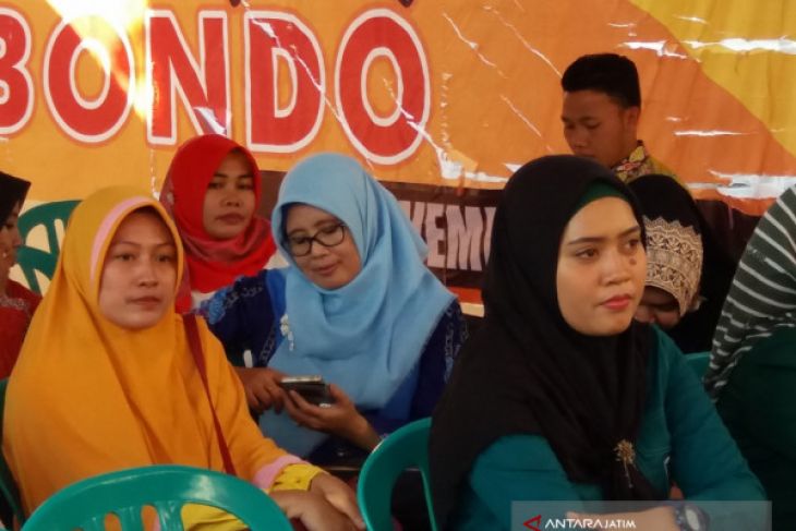 Istri Bupati Situbondo Daftar Caleg Lewat PKB (Video)