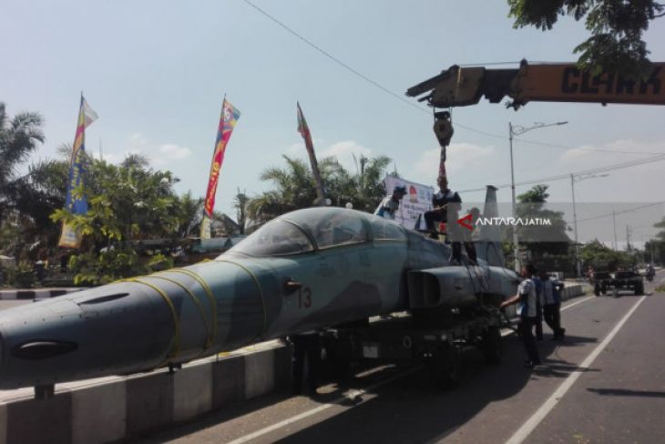 Lanud Iswahjudi Kirim Pesawat Tempur F-5 ke Madiun Jadi Monumen (Video)