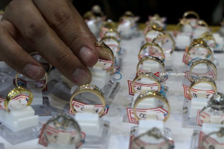 Emas Berjangka Tertekan Penguatan Dolar AS
