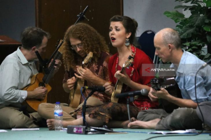 Hannah Standiford Suarakan Langgam Keroncong (Video)