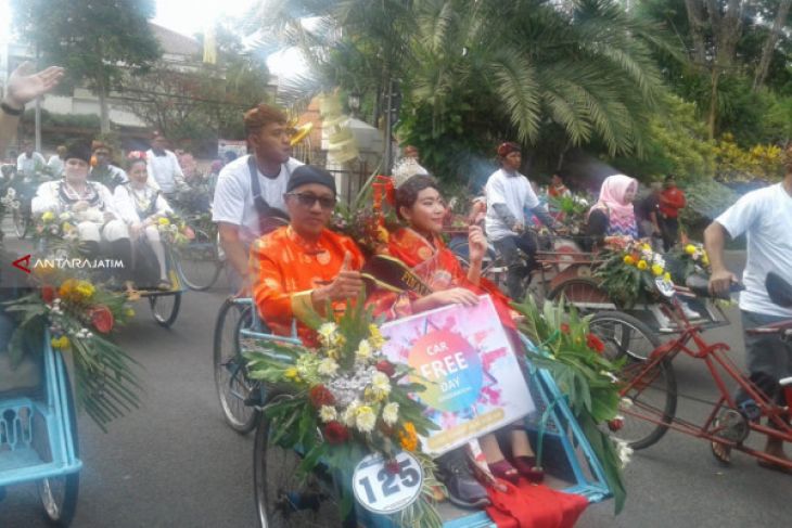 Ratusan Peserta Mancanegara Tampilkan Tarian Tradisional di Surabaya Cross Culture