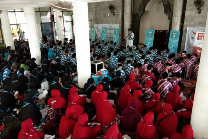 340 Calon Haji Plus Berangkat Ke Mekkah