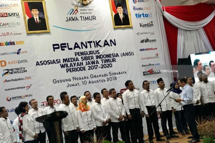Pelantikan AMSI Jatim, Pakde Karwo Usulkan Uji Kebenaran Informasi