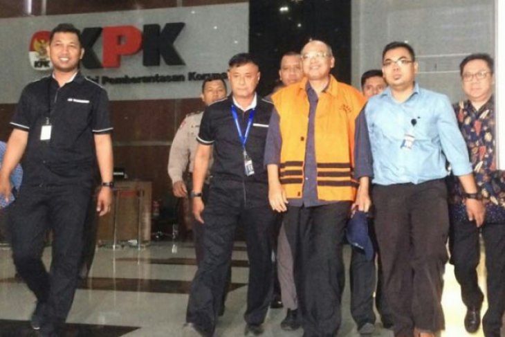 KPK Tahan Bupati Malang Rendra Kresna