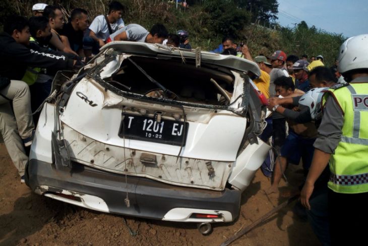 Mobil Masuk Jurang di Magetan Satu Penumpang Tewas