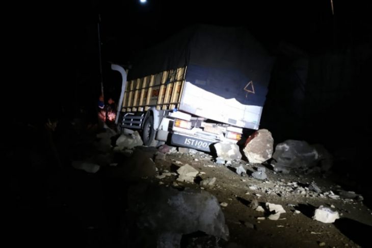 Dua Luka Berat Tertimpa Longsor di Trenggalek