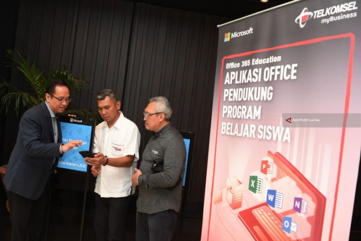 Telkomsel Gandeng Microsoft Luncurkan Layanan