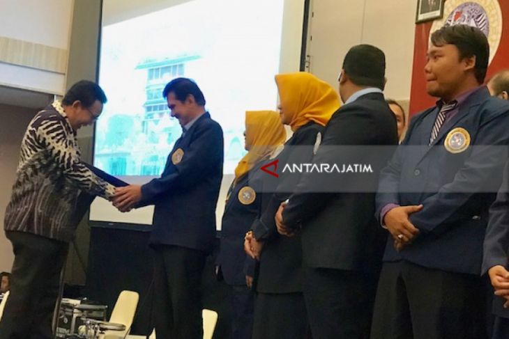 Asman Abnur: Jangan Libatkan IKA Unair ke Politik Praktis