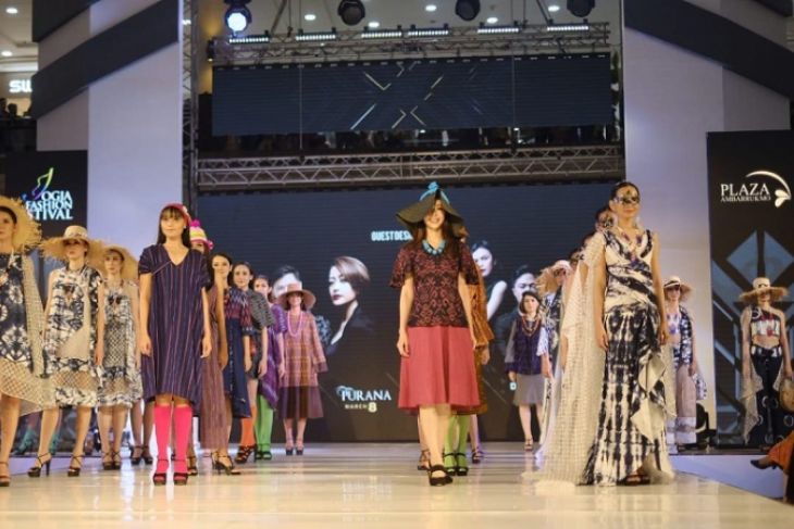 Tenun Kediri dipamerkan di Jogja Fashion Festival 2019