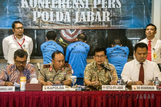 Tersangka gratifikasi Pilkada Garut masih terima honor
