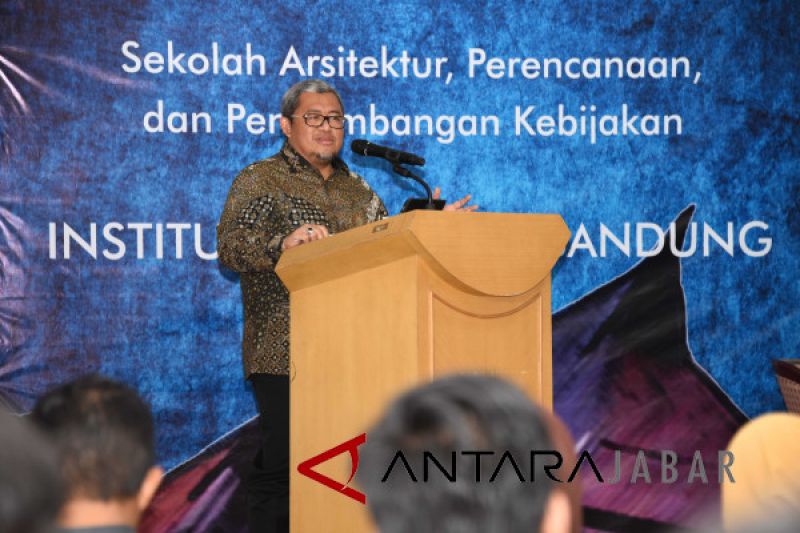 Aher minta mahasiswa ITB lakukan penelitian Sungai Citarum