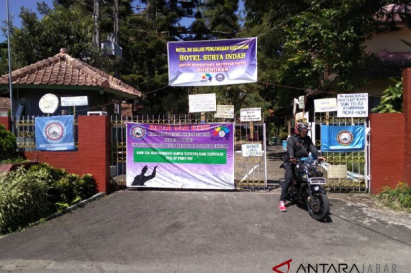 Karyawan segel Hotel Surya Indah Gadog Pacet