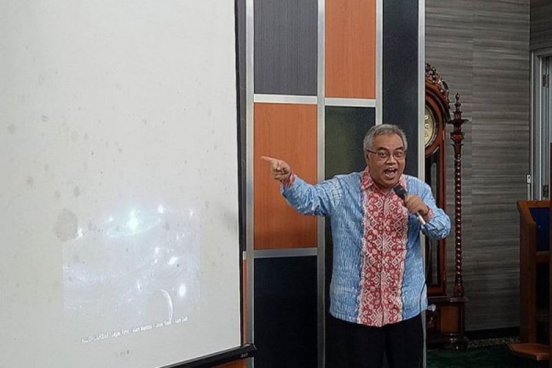 Yan Yan Sunarya doktor batik sunda pertama dari ITB