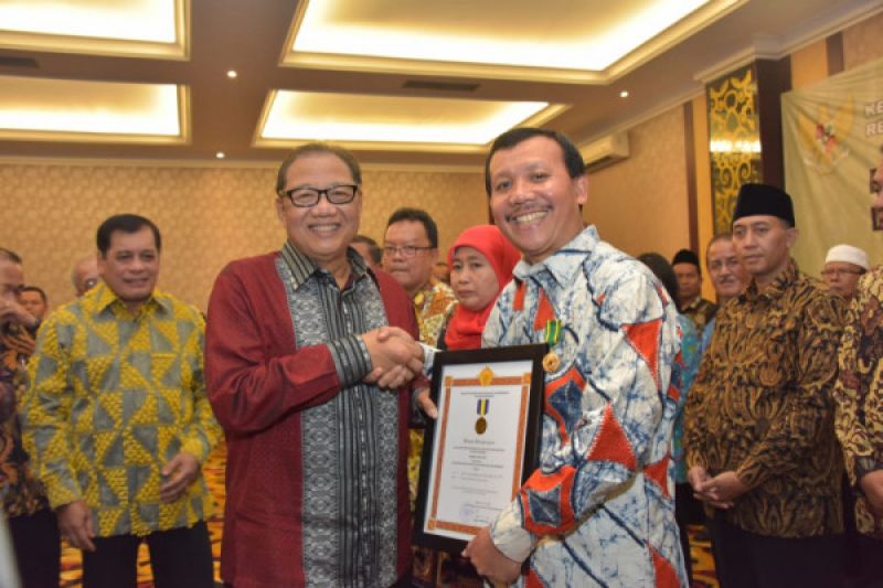 Sekda Jabar raih penghargaan Bakti Koperasi dan UKM 2018