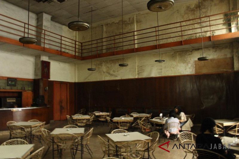 Mencicipi roti zaman kolonial di Braga Bandung