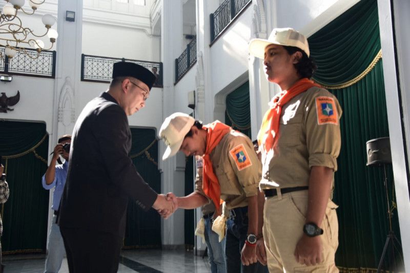 Gubernur Emil lepas Tim Ekspedisi Wanadri ke Puncak Yamin Papua