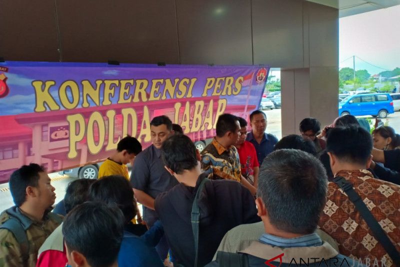 Polda Jabar bongkar grup facebook gay di Bandung