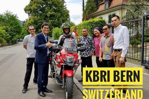 Stephen Langitan lewati 26 negara menggunakan sepeda motor