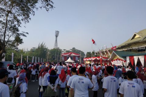 Warga antusias ikuti jalan sehat BUMN