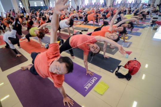 Senam Yoga