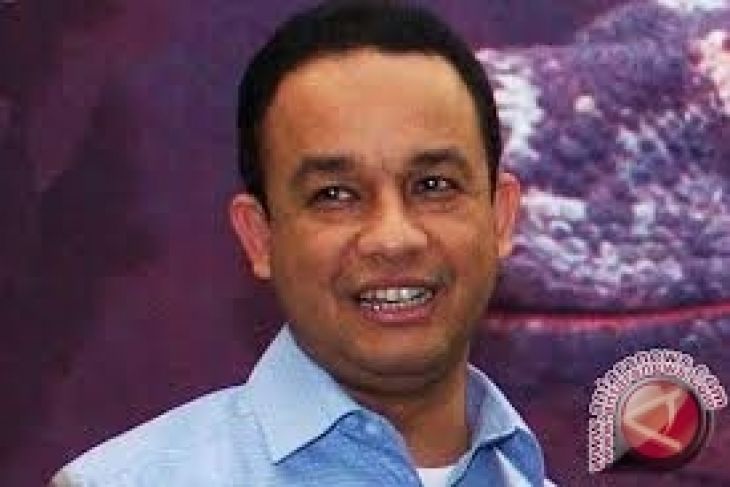 Anies dorong kursi roda difabel susuri Jalan Thamrin