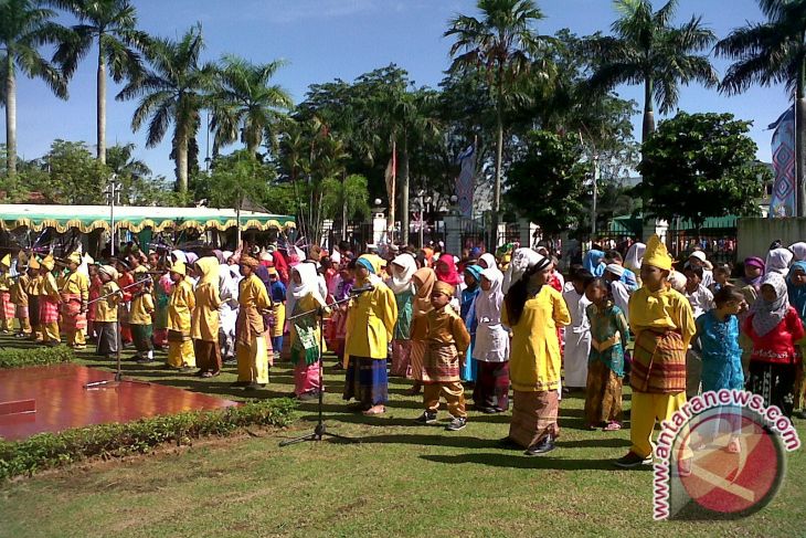  Pontianak  Gelar Lomba Makan Saprahan Adat  Melayu  ANTARA 