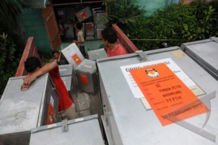 Bupati Bengkayang lepas penyaluran logistik Pilgub