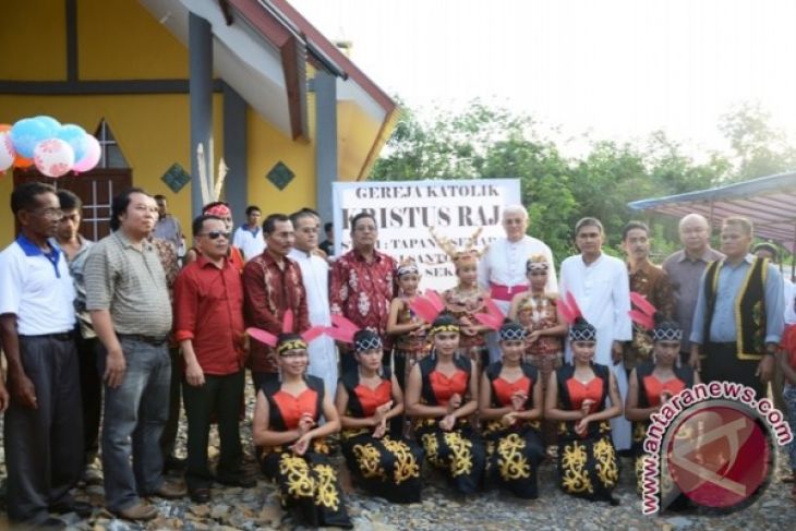 Wabup Sekadau Resmikan Gereja Katolik Kristus Raja Tapang Semadak
