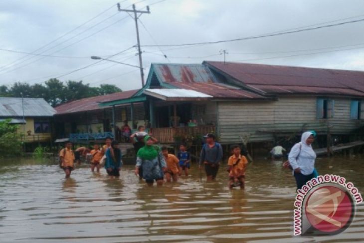 Kapuas Hulu Mulai Dilanda Banjir - ANTARA News Kalimantan 