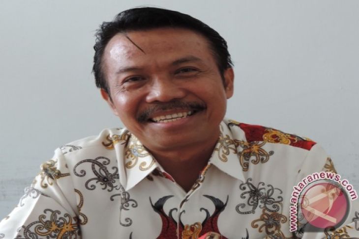Dewan Sintang desak survei pemicu longsor Pantai Kapuas