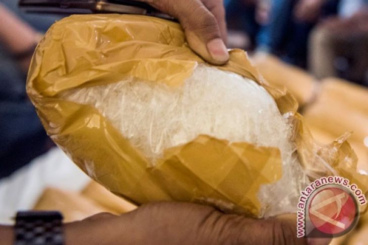 Polda Kalbar tangkap empat pengedar 2,4 kilogram sabu-sabu