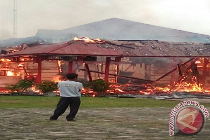 Kantor Bupati Melawi Dilaporkan Terbakar