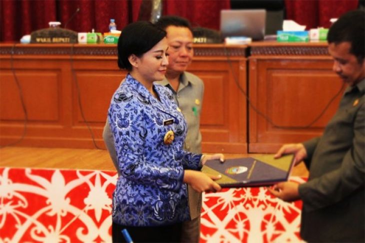 Bupati Landak serahkan SK Pengangkatan 125 Kepala Sekolah