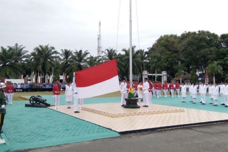 PKS Kalbar Kibarkan 1.717 Bendera di Perbatasan - ANTARA 