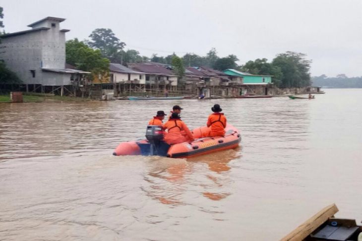 SAR Pontianak lakukan pencarian warga tenggelam di sungai