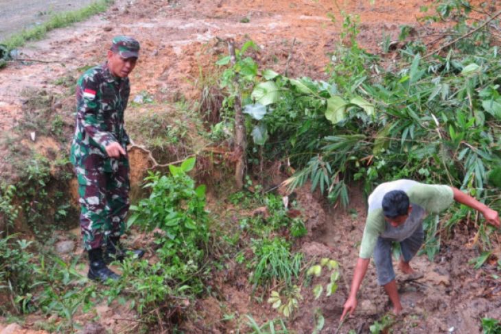Dandim Sanggau kagumi pencapaian TMMD di Noyan