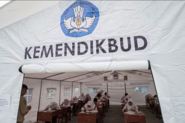 Sejumlah sekolah di tiap daerah melakukan peningkatan mutu