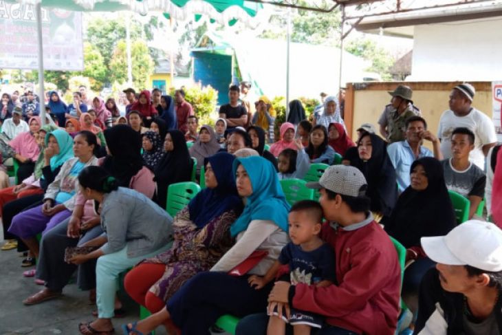 Telkom Kalbar salurkan ratusan paket sembako