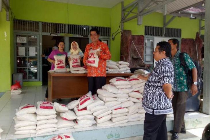 Sanggau bazar murah beras lokal