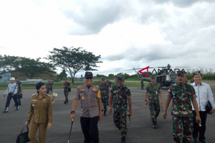 Pangdam Tanjungpura - Kapolda Kalbar tinjau kamtibmas Ngabang