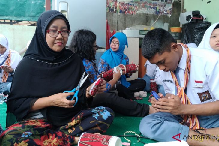 BUMN Hadir - Peserta SMN berkunjung ke Bank Sampah Rosella
