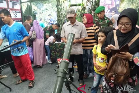 Alutsista exhibition as education and foster love for TNI