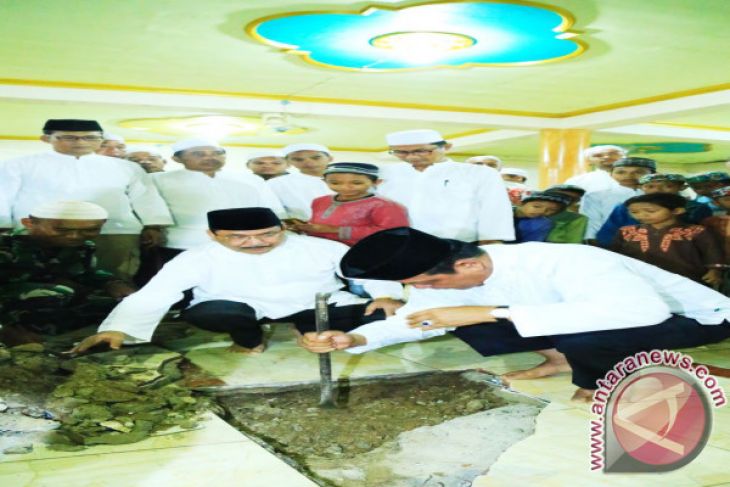Gubernur Hadiri Maulid di Danau Panggang